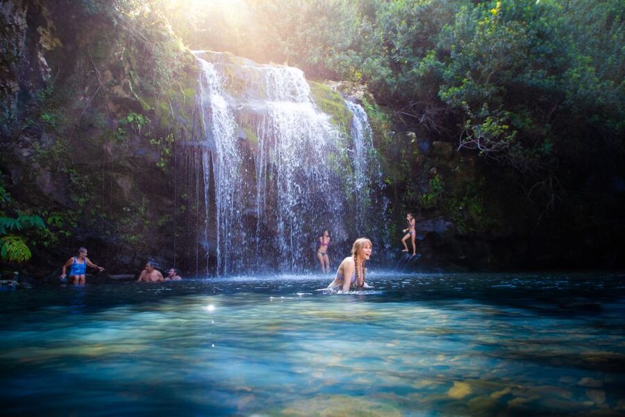 Big Island: Full-Day Kohala Zipline and Waterfall Adventure - The Hawi break: picnic area views, deli-style lunch, then gear up again