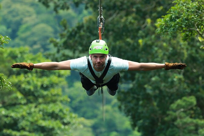 Extreme Zipline tour in Monteverde - The Superman cable (1 km): the ride people talk about