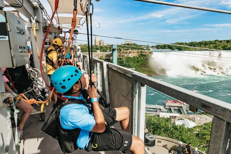 Niagara Falls, Canada: Zipline to The Falls - Getting back up: the van return that keeps your legs fresh