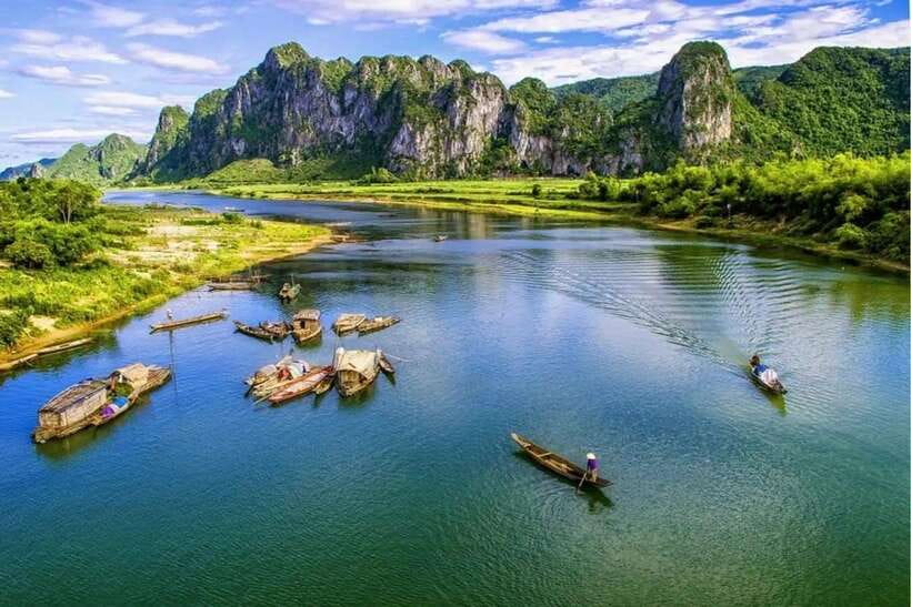 Phong Nha: Cave Exploration and Zipline Dark Cave Tour - The botanical garden and waterfall-area stop: conservation plus a reality check