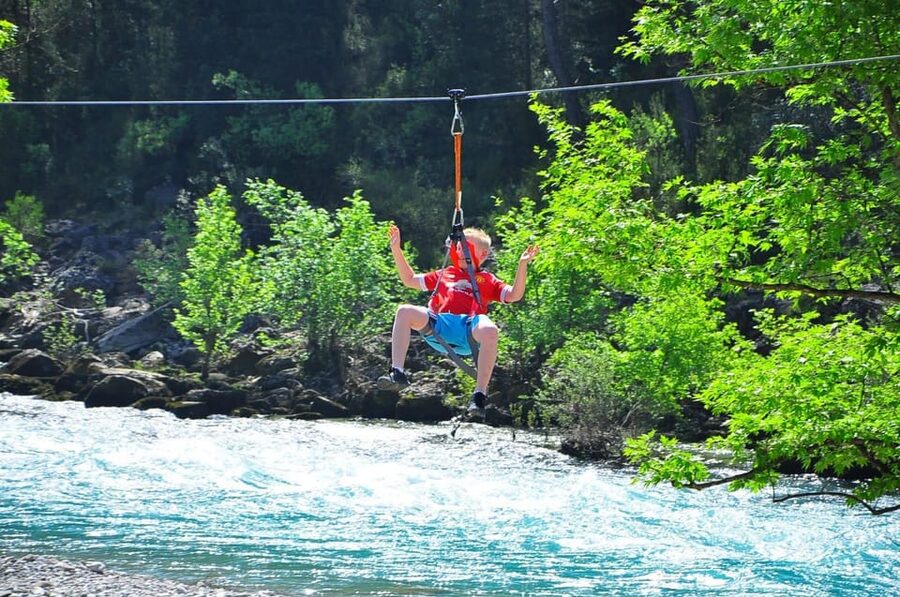 Rafting, Buggy or Quad, Zipline, Canyoning (4 in 1) Tour - Lunch over the river: the break that makes the rest work
