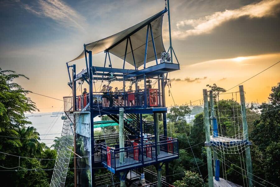 Singapore: Mega Adventure Zipline - MegaJump: a 15-meter simulated free-fall moment