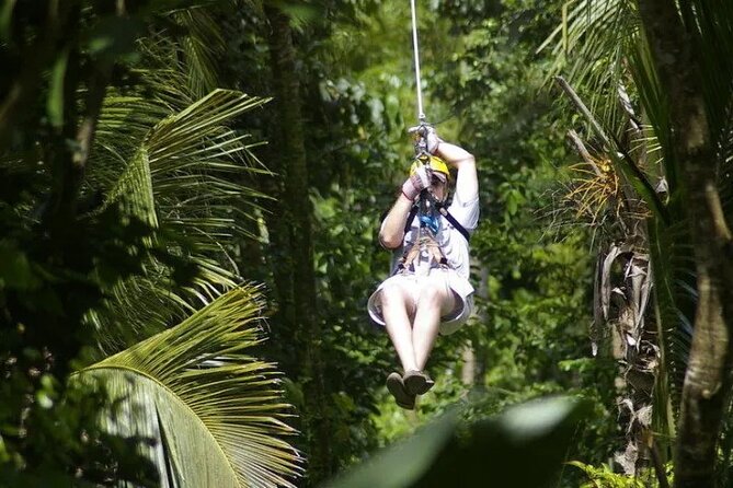 Treetop Adventure Park Canopy Tour - The guides and the photo moment: why people talk about phones and videos