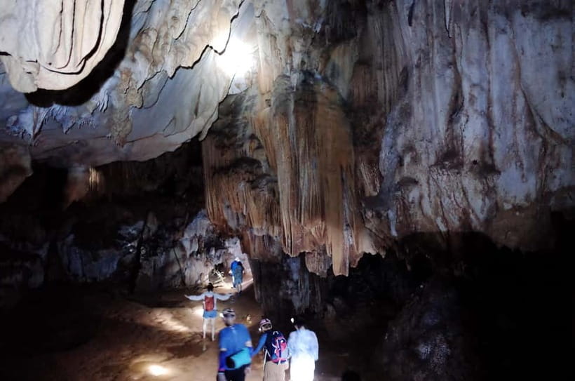 Vang Vieng: Zipline, Cave Tube, Trek, Kayak and Blue Lagoon - The rhythm of this Vang Vieng adventure day
