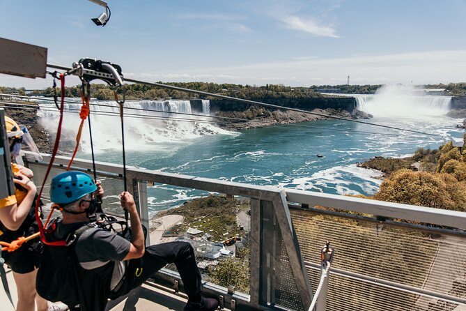 Zipline To The Falls in Niagara Falls, Canada - Weather reality in Niagara: when the day depends on the sky